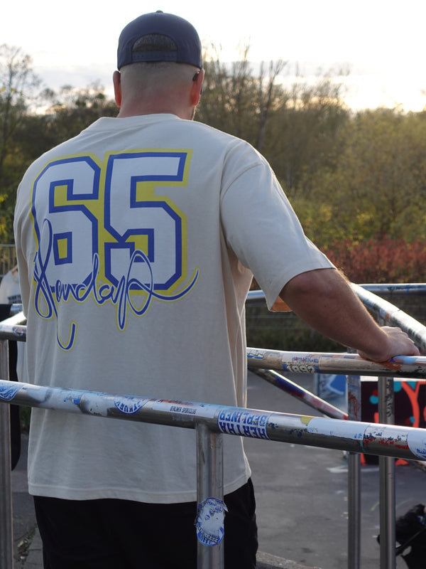 Schwarzes Oversize-T-Shirt, Rückenansicht, Unisex, lässiger Schnitt