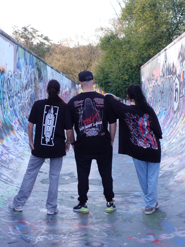 Schwarzes Oversize-Shirt, Rückenansicht, Premium-Qualität, locker sitzend