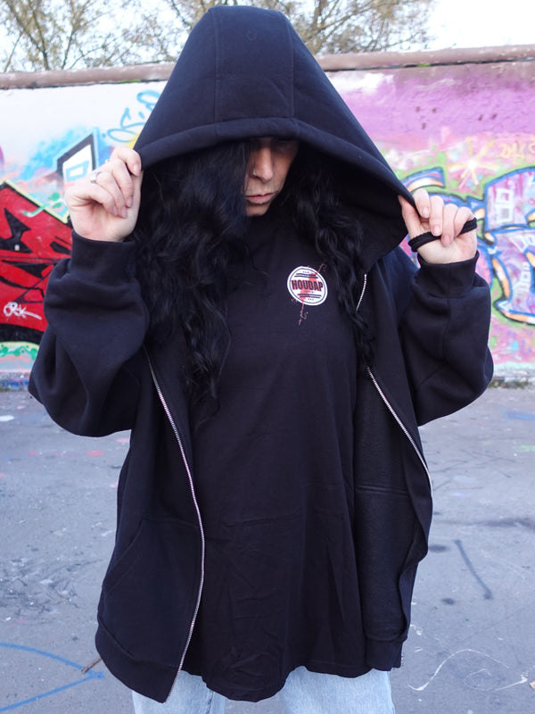 Schwarzer Oversize Zip Hoodie, Frontansicht, weiter Schnitt, entspannter Tragekomfort