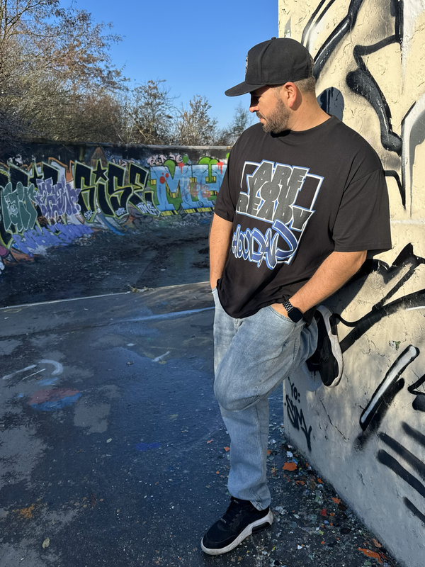 Schwarzes Oversize-T-Shirt, Frontansicht, Premium-Qualität,lässiger Streetstyle, Unisex