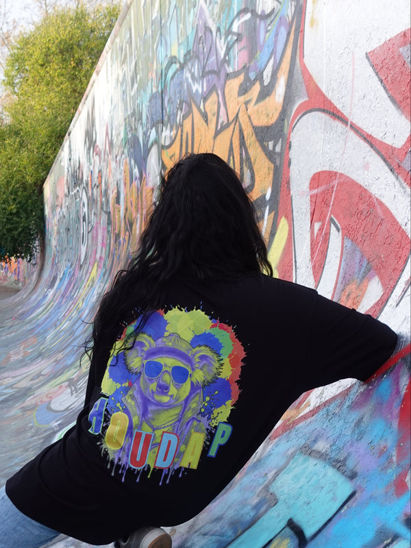 Schwarzes Oversize-Shirt, Rückenansicht, Streetwear-Style, hochwertiges Material